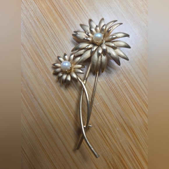 Jewelry - Gold Floral Brooch with Pearl Accents
